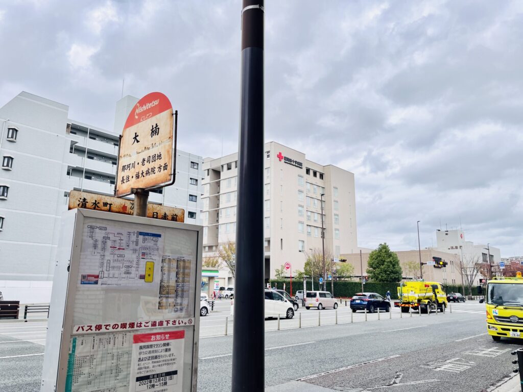 高宮・平尾店目の前大楠バス停