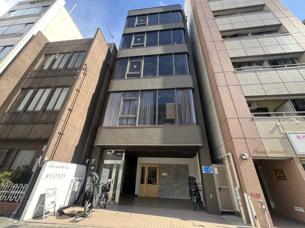 天王寺店が入居しているビルの外観